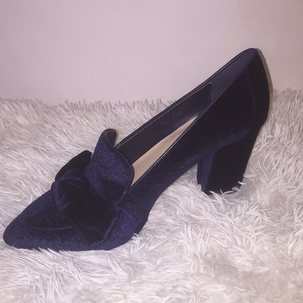 Navy Blue Velvet Pump